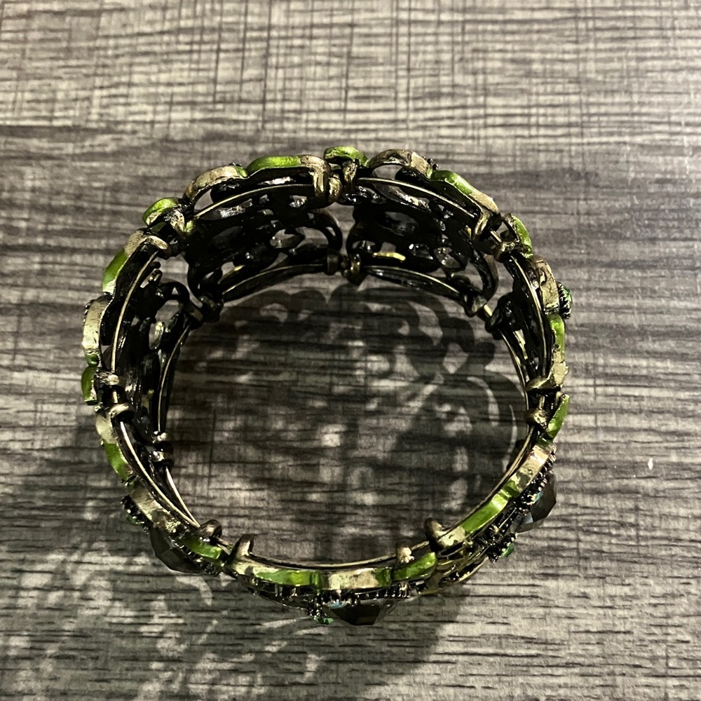 Elegant Green and Gold Bracelet - Picture 3 of 5